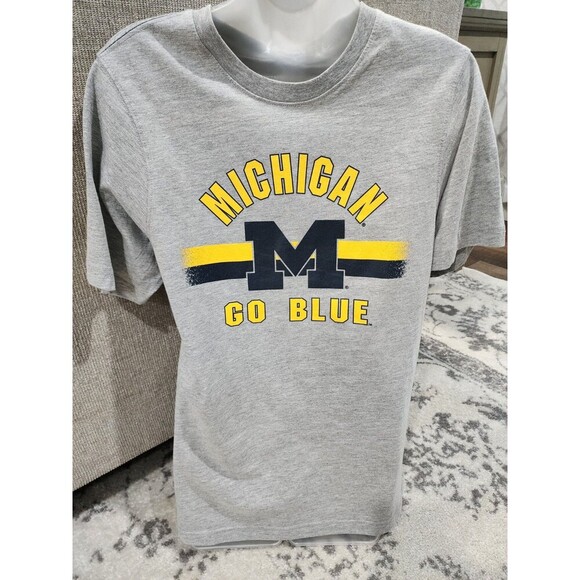 Colosseum Athletics Other - MICHIGAN WOLVERINES heather Gray Poly Cotton Logo T-shirt. Men S